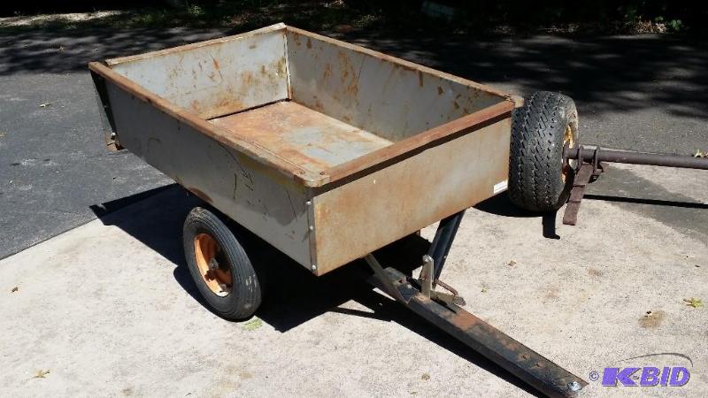 lot 6 image: Mastercraft 10 Steel dumping cart, you can ho...