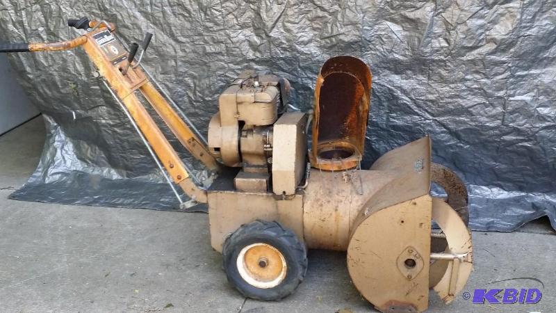 lot 7 image: Wards Garden Mark snowblower&nbsp5 HP with 2...