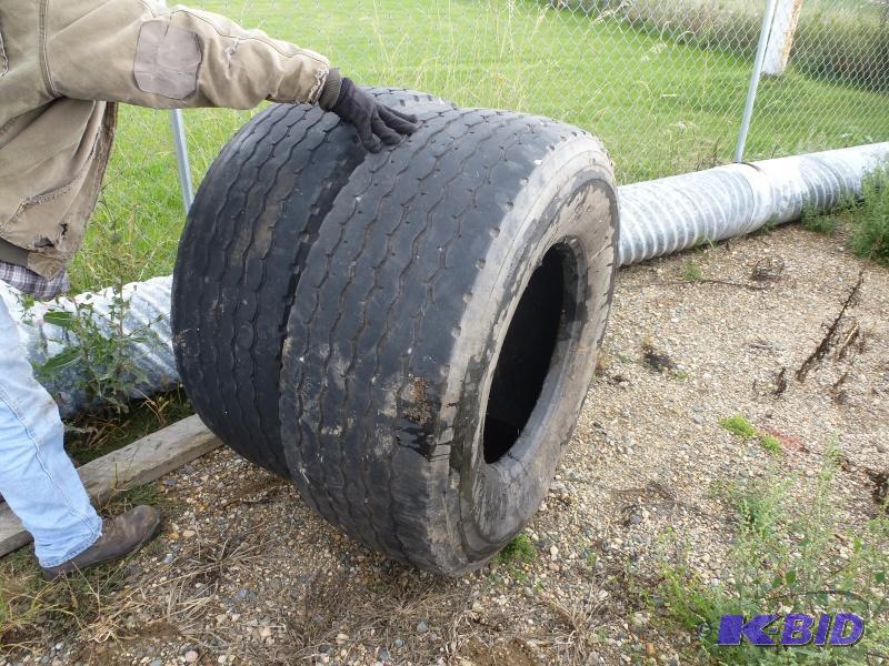 Large gravity box tires 42565R22.5 Set of ...