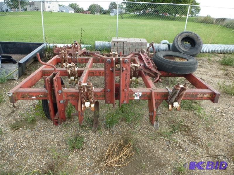 International Chisel Plow Model 55 7 Shank p...