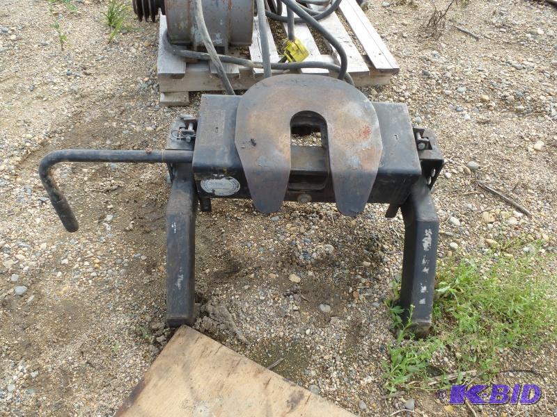 RBW 5th Wheel hitch 15,000 lb In working con...