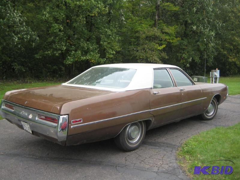 Classi Car 1971 Chrysler Newport with 360 Motor