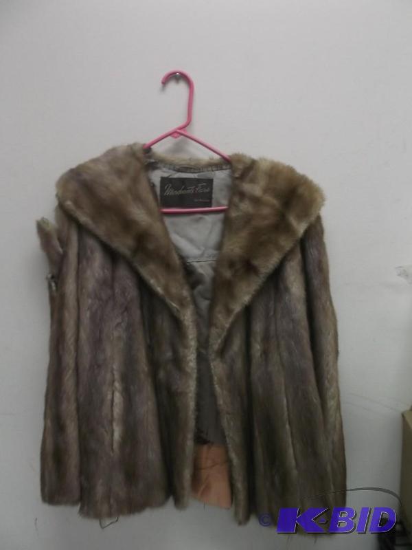 lot 111 image: Vintage Merchants Furs Detroit Coat - Used, H...