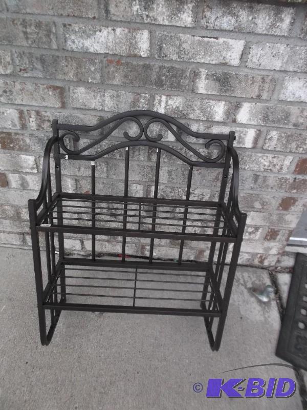 lot 114 image: Small Metal Rack...
