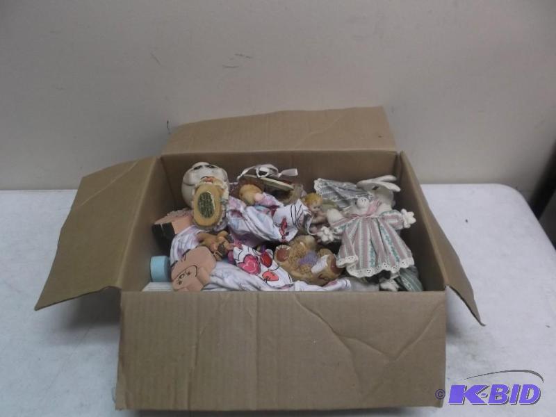 lot 147 image: Lot Of Random Figurines, Some Pigs...
