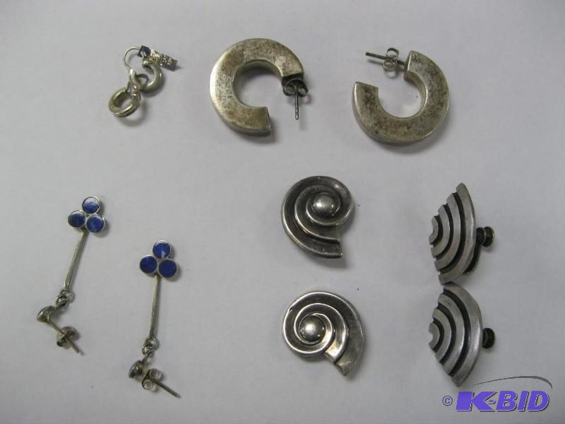 lot 206 image: Lot Of Earrings...