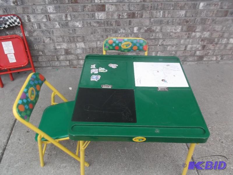 lot 21 image: Crayola Crayon Kids Folding Chair And Table&n...