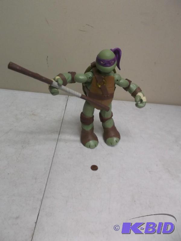 lot 214 image: Plastic TMNT&nbspToy...