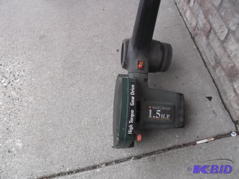 Sold at Auction: BLACK AND DECKER ELECTRIC EDGER PICKUP ONLY