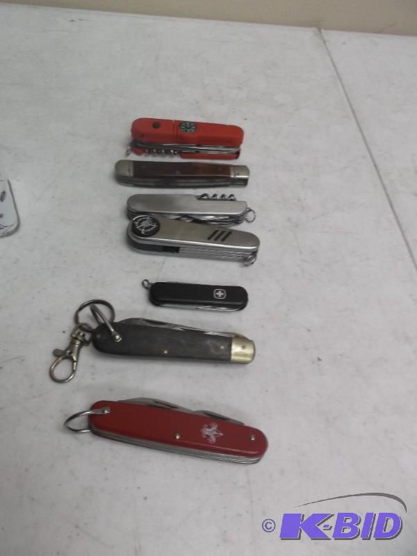 lot 37 image: Lot Of Folding Pocket Utility Knives Knife - ...