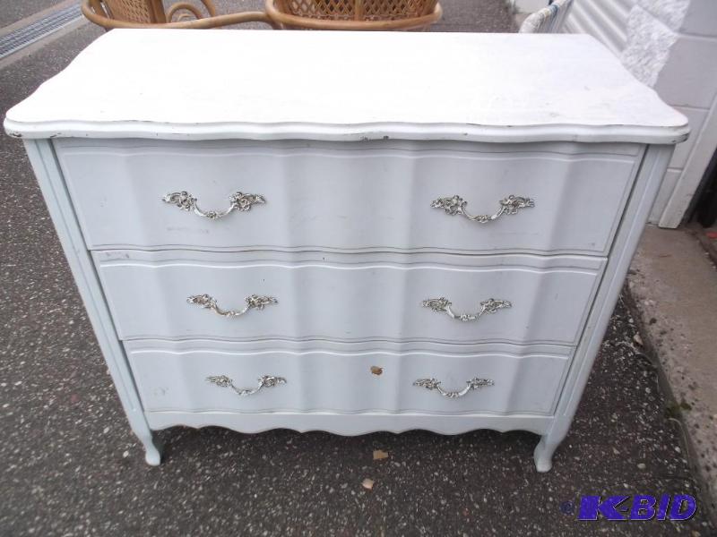 lot 4 image: Dresser, Badly Painted, Has Some Plastic Part...
