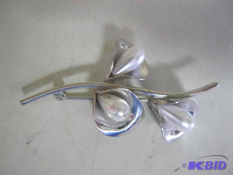 lot 64 image: Sterling Flower Pin...