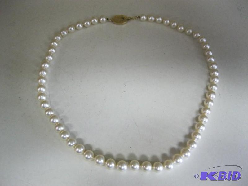 lot 69 image: Jostens Pearl Necklace - From American Expres...