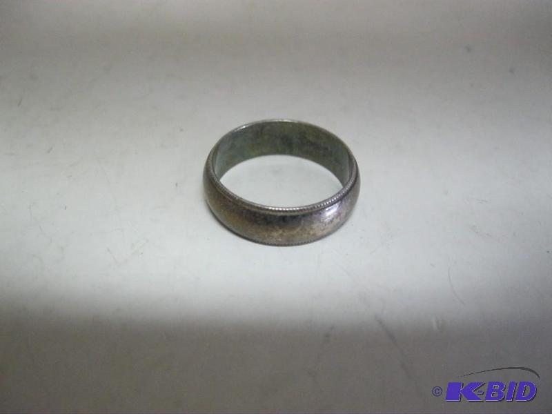 lot 73 image: Fashion Ring...