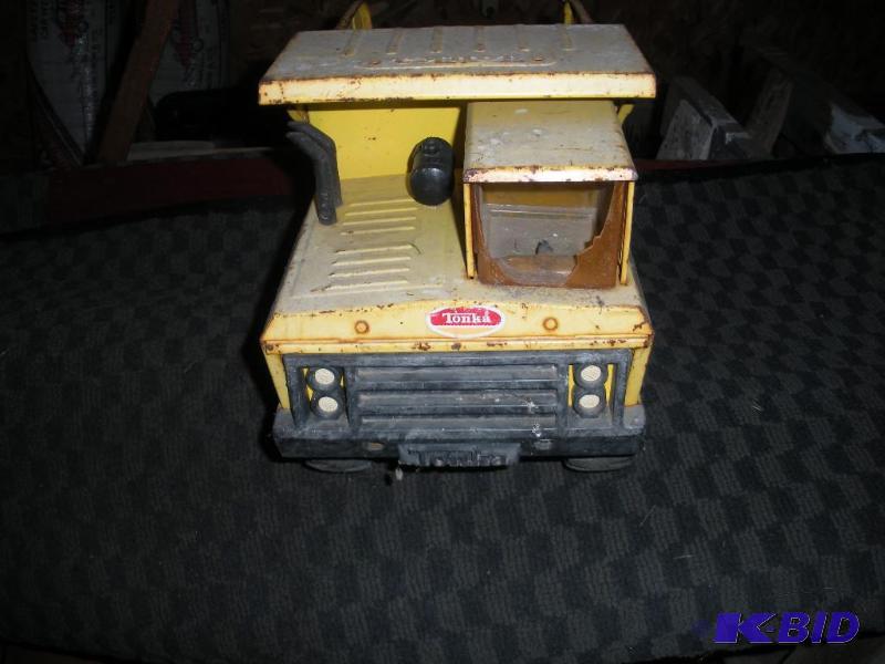 lot 002 image: Tonka Dump Truck