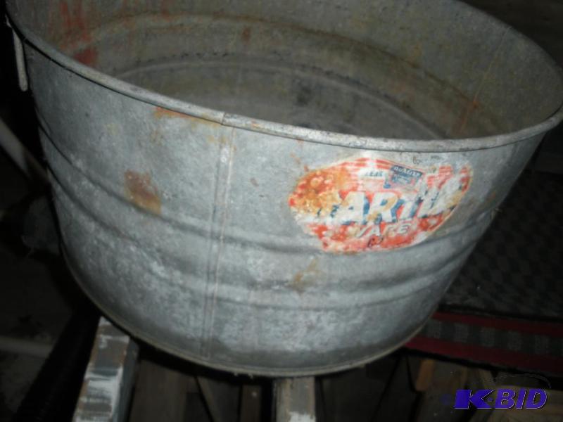 lot 005 image: Vintage Wash Tub