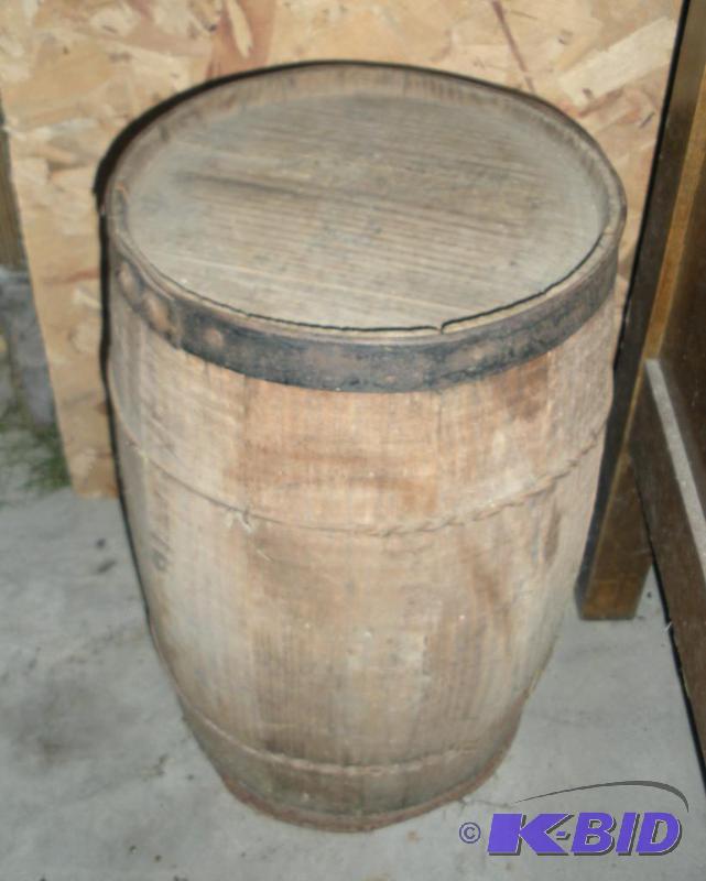 lot 008 image: 100 Pound Antique Keg of Nails (Never Opened - New)