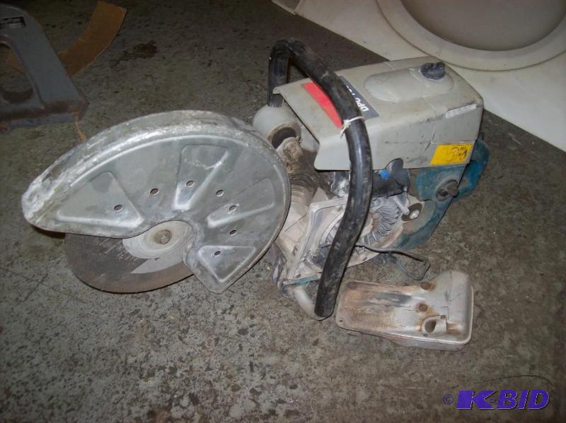 lot 15 image: Makita DPC7301 Cutter  Chop Saw