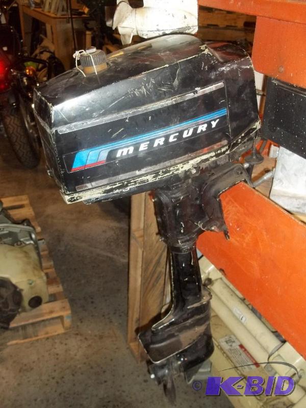 lot 22 image: Mercury Outboard Boat Motor