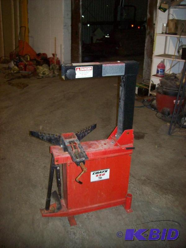 lot 23 image: Coats 220 All Purpose Tire Changer