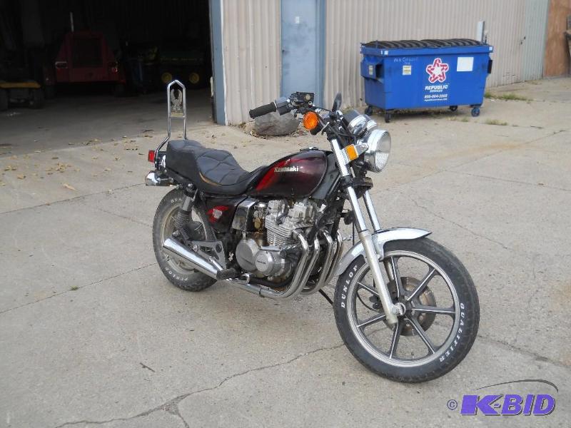 lot 4 image: 1984 Kawasaki KZ550 Motorcycle