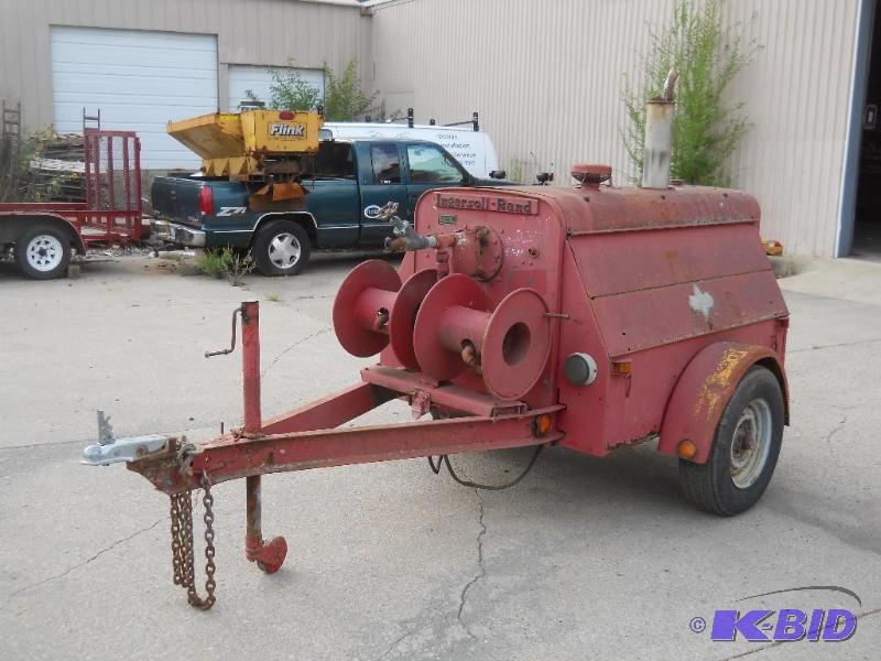 lot 6 image: Ingersoll Rand 125 Tow Behind Air Compressor NO RESERVE