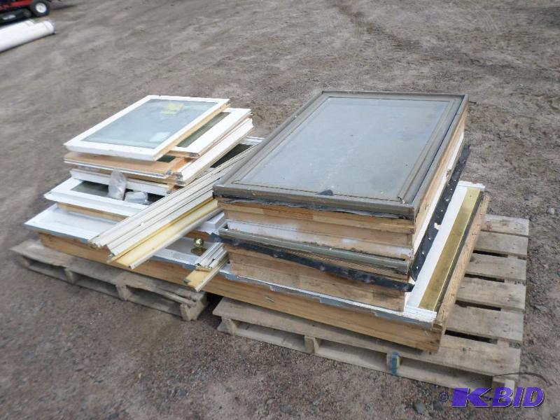 lot 30 image: Lot Of Obce Used Windows, Various Sizes...