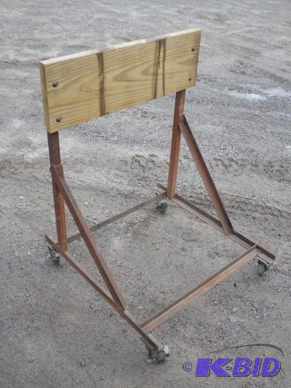 lot 6 image: Rolling Steel Framed Outboard Motor Stand...