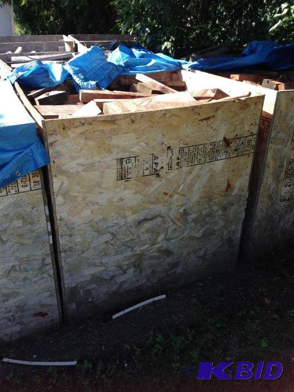 lot 33 image: Pallet of walnut cut offs