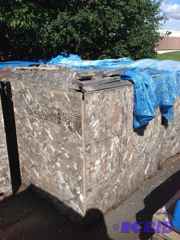 lot 35 image: Pallet of walnut cutoffs