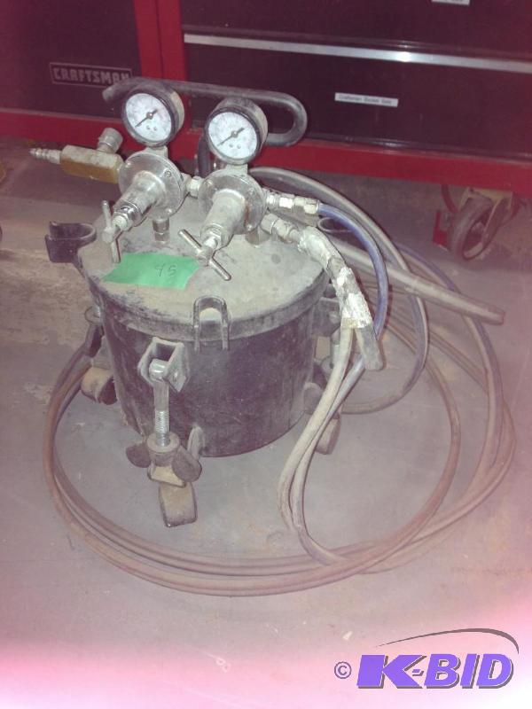 lot 45 image: Pressure Pot with spray gun and new liner
