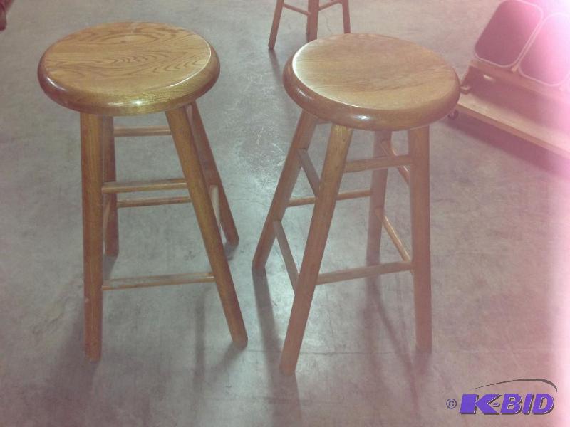 lot 62 image: Two 30-12 Oak swivel Bar Stools