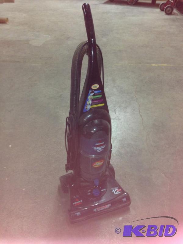 lot 65 image: Bissell 12Amp Upright Vacuum
