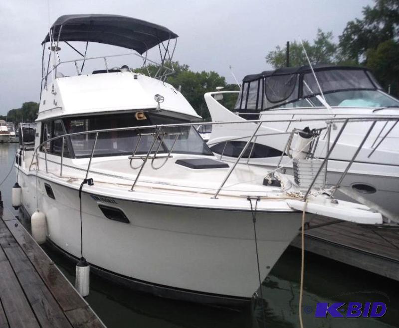 1987 32 Carver Cabin Cruiser - MN REG MN494...