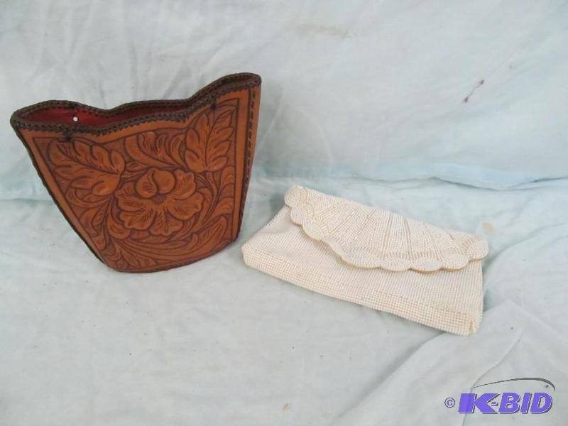 lot 123 image: Purse