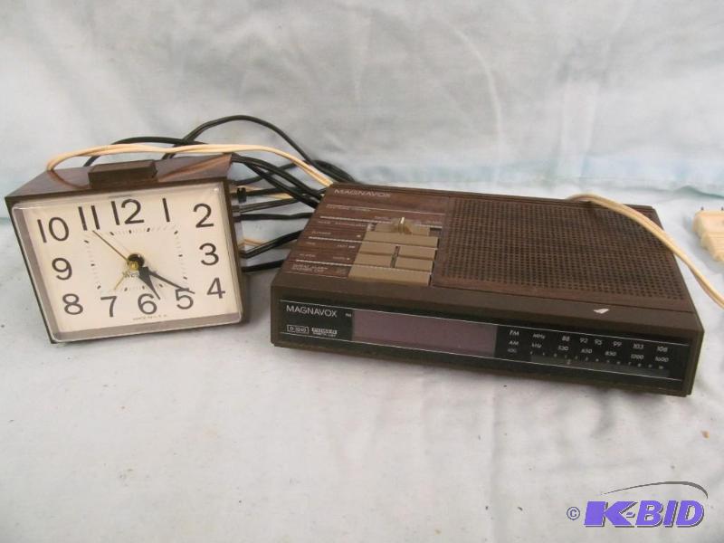 lot 129 image: Clock