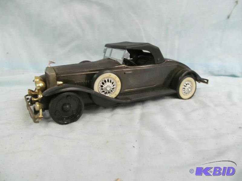 lot 137 image: Radio