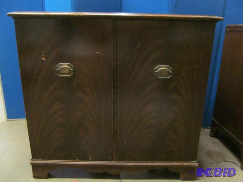 lot 242 image: Electronics