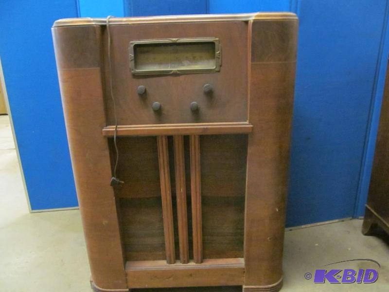 lot 243 image: Radio