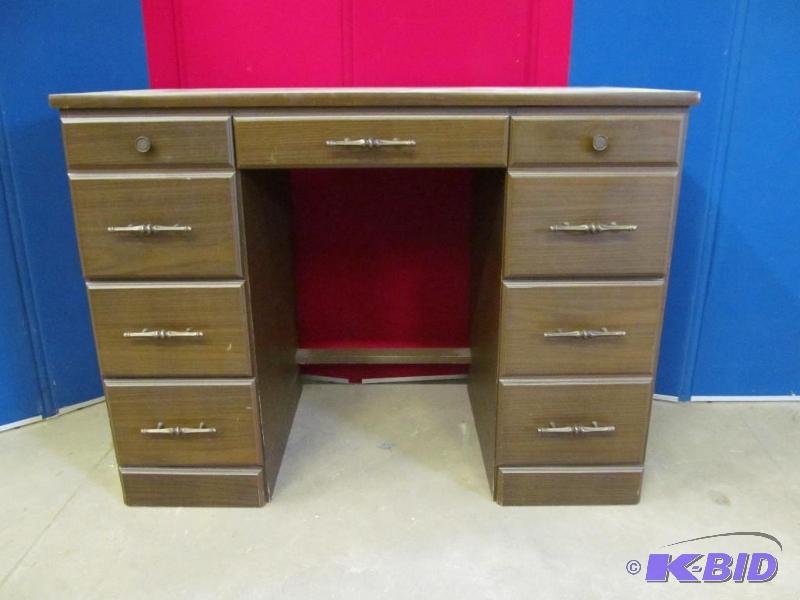 lot 262 image: Desk
