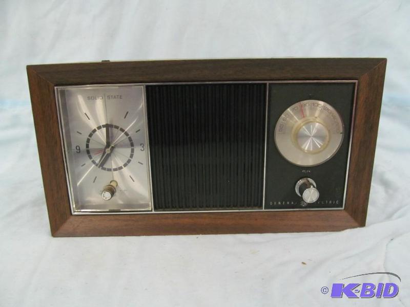 lot 40 image: Clock