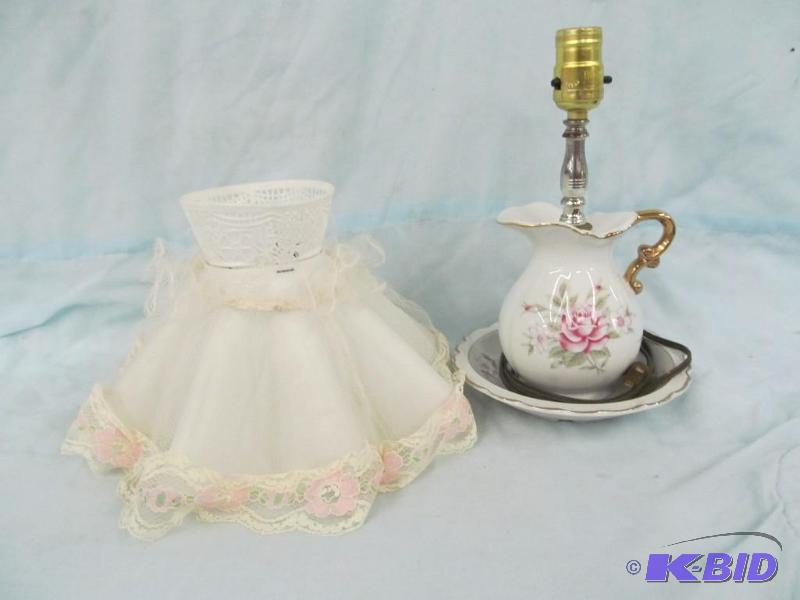 lot 55 image: Lamp