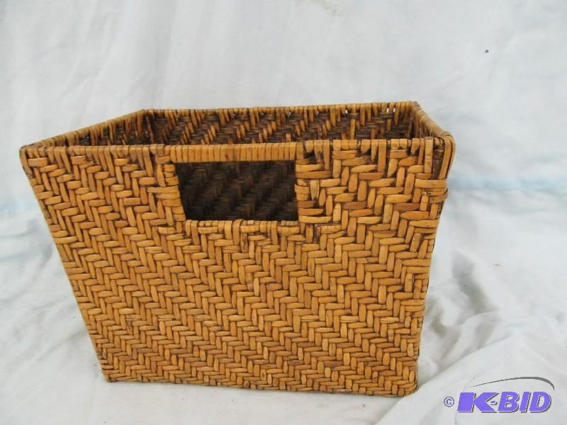 lot 59 image: Box