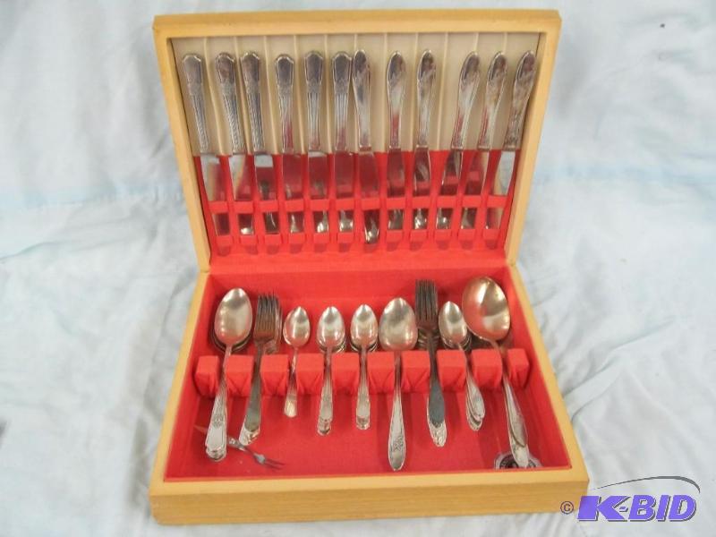 lot 69 image: Silverware Box
