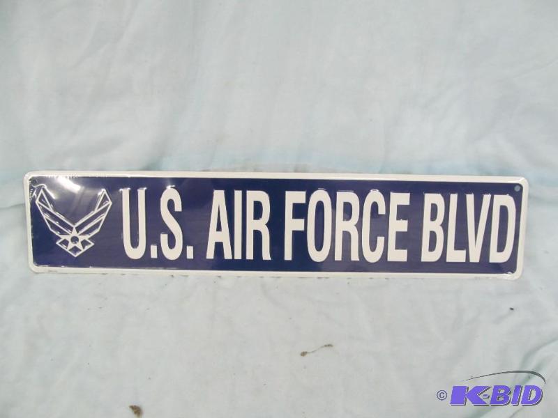 lot 79 image: Sign