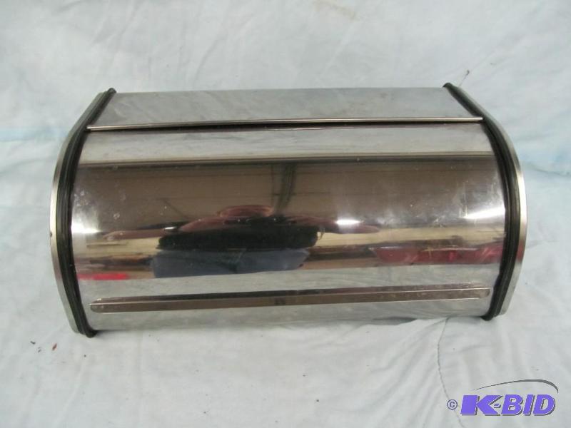 lot 94 image: Box