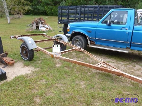 1981 dily boat trailer. As shown. No rollers....