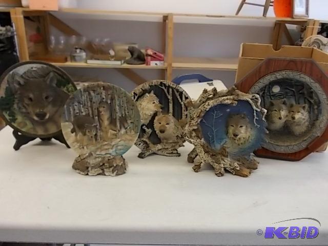 lot 20 image: Collection Of Wolf Plates & Figureines...
