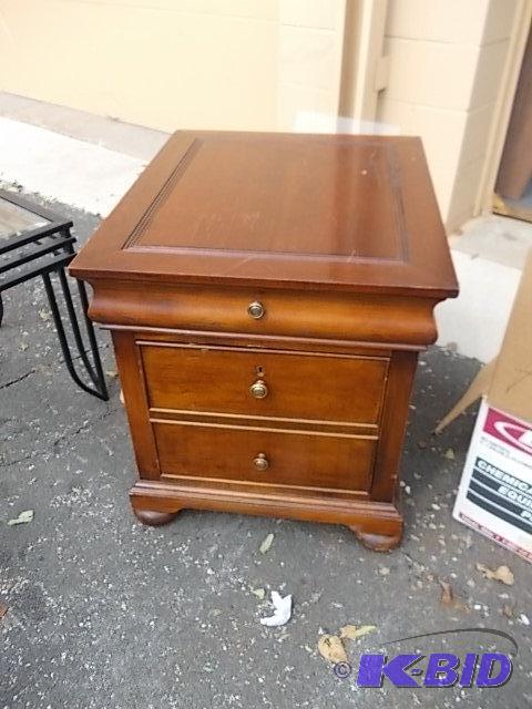 lot 50 image: 2 Drawer Night Stand (Heckman) With Key 26 x ...
