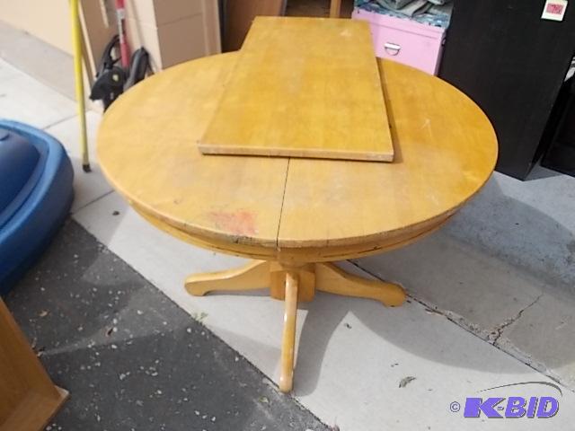 lot 81 image: Round Pedestal Table With Leaf...